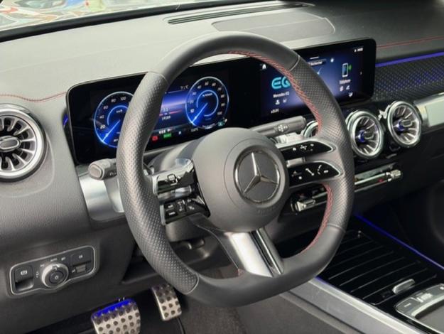 MERCEDES-BENZ EQB 300 4MATIC AMG Line  