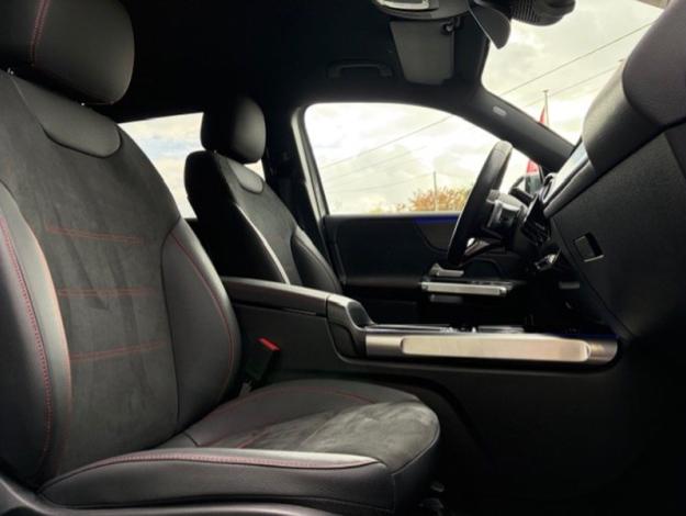 MERCEDES-BENZ EQB 300 4MATIC AMG Line  