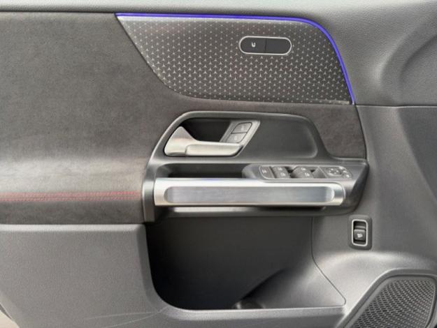 MERCEDES-BENZ EQB 300 4MATIC AMG Line  