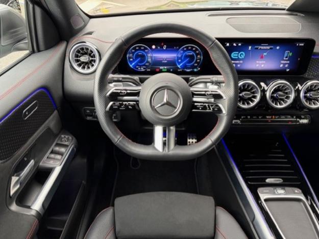 MERCEDES-BENZ EQB 300 4MATIC AMG Line  