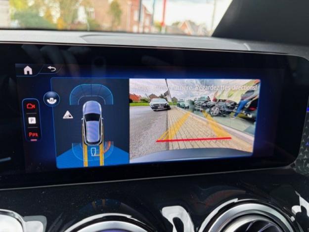 MERCEDES-BENZ EQB 300 4MATIC AMG Line  