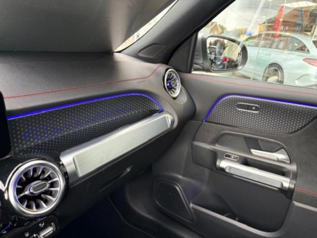 MERCEDES-BENZ EQB 300 4MATIC AMG Line  