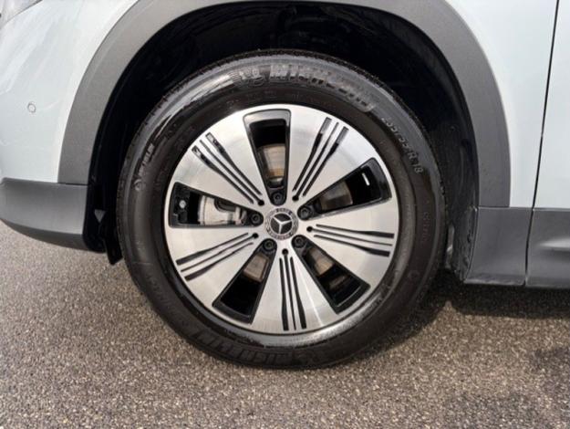 MERCEDES-BENZ EQB 300 4MATIC Luxury Line Facelift  