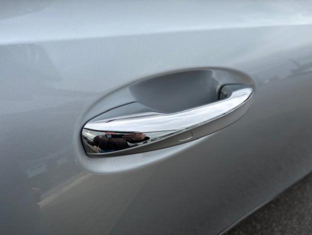 MERCEDES-BENZ EQB 300 4MATIC Luxury Line Facelift  