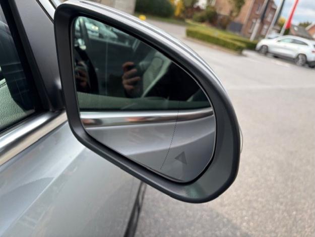 MERCEDES-BENZ EQB 300 4MATIC Luxury Line Facelift  