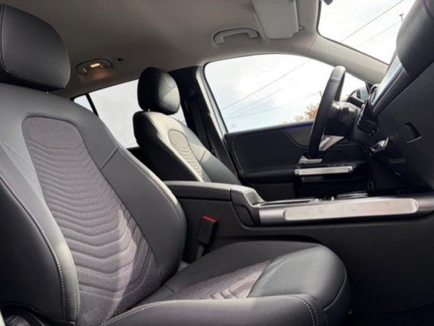 MERCEDES-BENZ EQB 300 4MATIC Luxury Line Facelift  