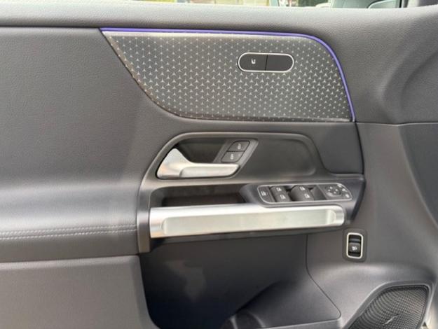 MERCEDES-BENZ EQB 300 4MATIC Luxury Line Facelift  