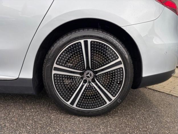 MERCEDES-BENZ EQE 300 Berline HyperScreen Pano Burmester  