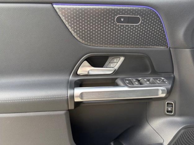 MERCEDES-BENZ EQB 250 + Luxury Line Facelift  