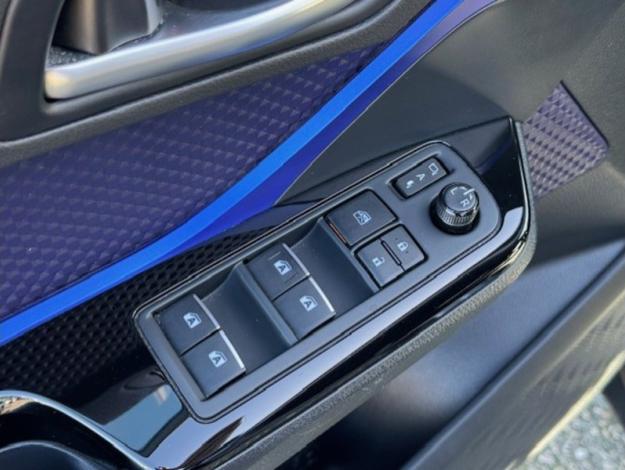 TOYOTA C-HR 1.8 HYBRIDE 122 GRAPHIC  