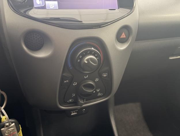 TOYOTA Aygo 1.0 VVT-i x-play x-app  