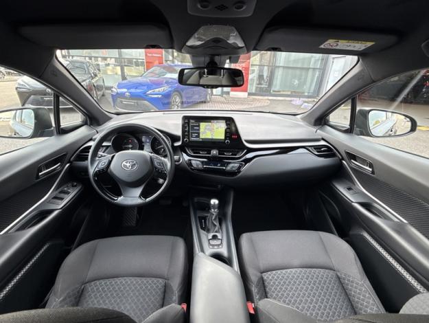 TOYOTA C-HR 122h Dynamic business  