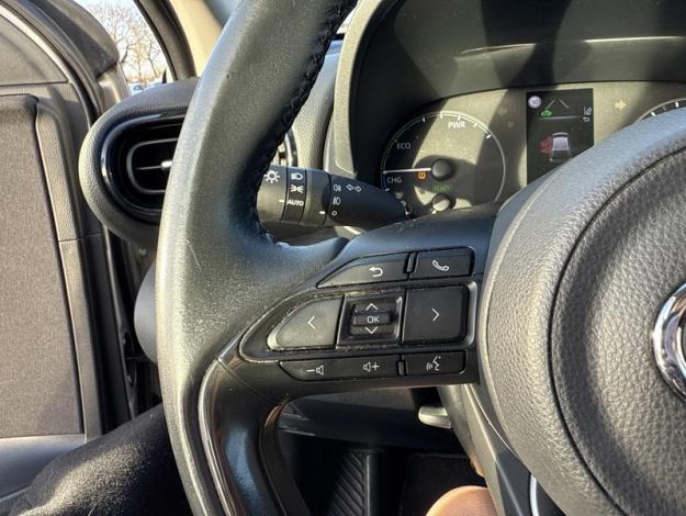 TOYOTA Yaris 116h Dynamic business  