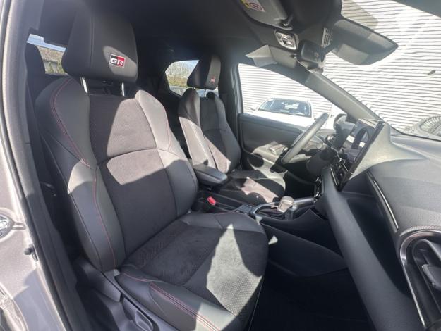 TOYOTA Yaris 130h GR SPORT  