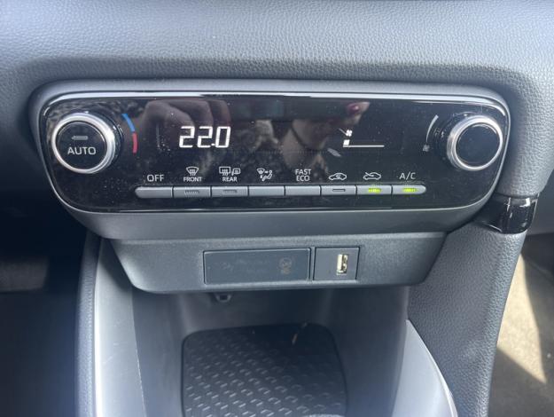 TOYOTA Yaris 116h Design  