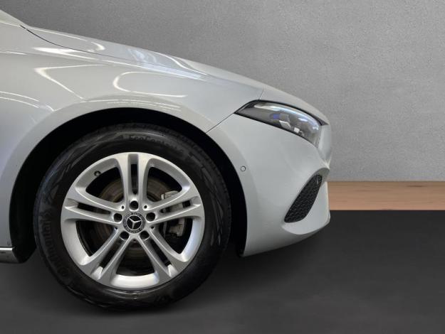 MERCEDES-BENZ Třídy A A 200 (9/21)