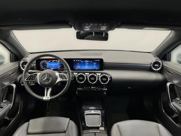 MERCEDES-BENZ Třídy A A 200 (14/21)