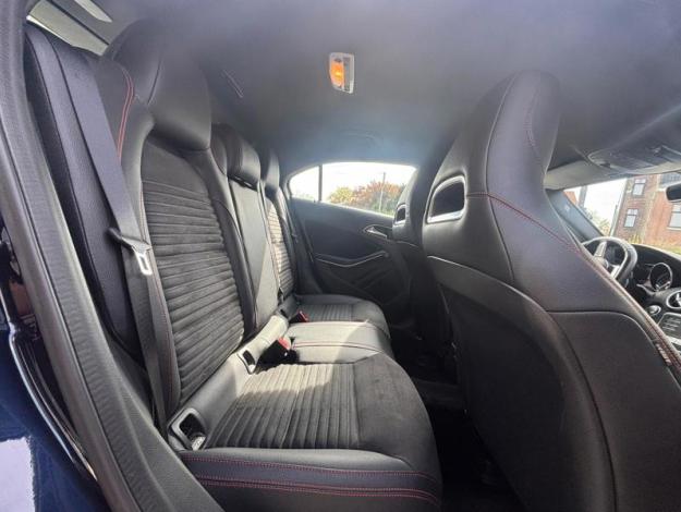 MERCEDES-BENZ A 180 d AMG Pack Night  