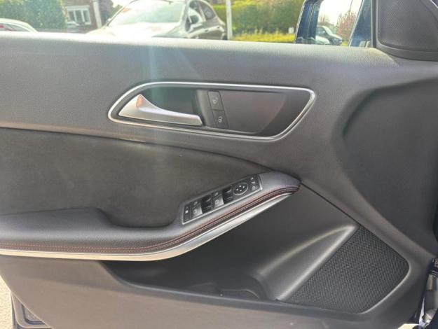 MERCEDES-BENZ A 180 d AMG Pack Night  