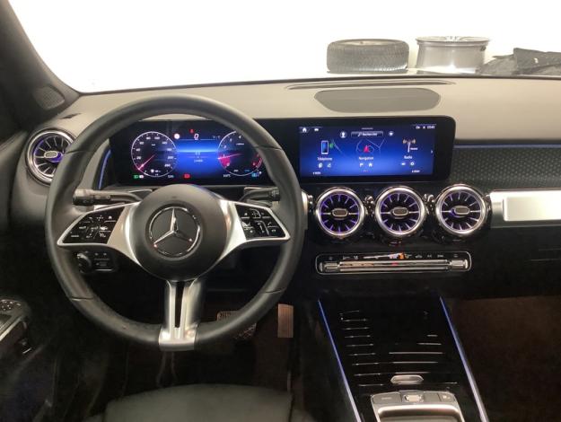 MERCEDES-BENZ GLB 180 Luxury Line Pano Attelage  