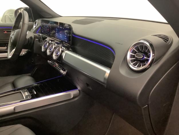 MERCEDES-BENZ GLB 180 Luxury Line Pano Attelage  