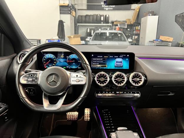 MERCEDES-BENZ EQA 250 AMG Pack Night   