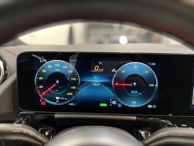 MERCEDES-BENZ EQA 250 AMG Pack Night   