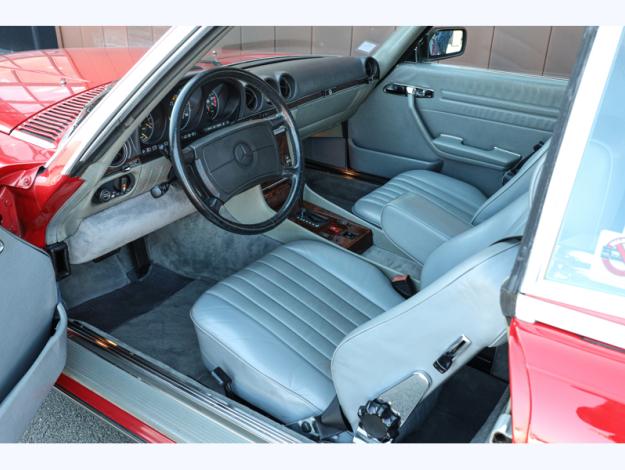 MERCEDES-BENZ 560 SL   