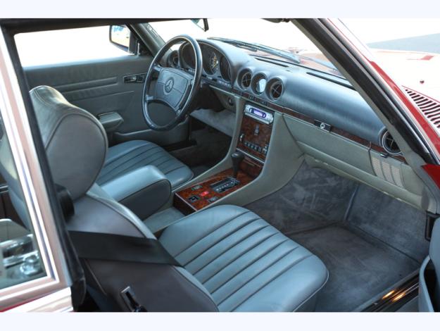 MERCEDES-BENZ 560 SL   