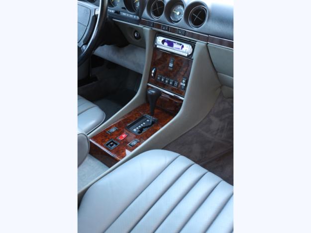 MERCEDES-BENZ 560 SL   