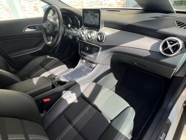 MERCEDES-BENZ GLA 180 Sensation Urban 