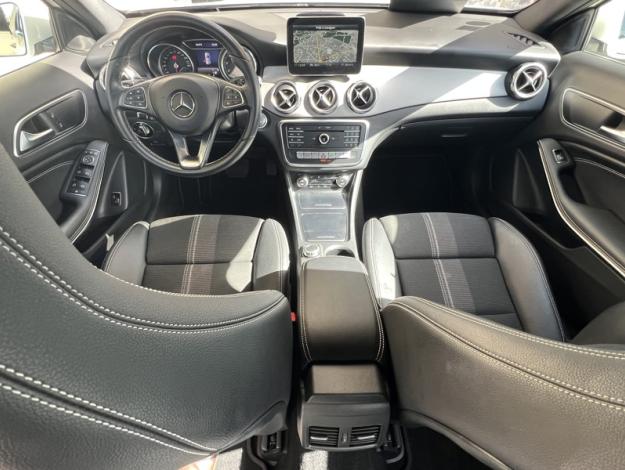 MERCEDES-BENZ GLA 180 Sensation Urban 