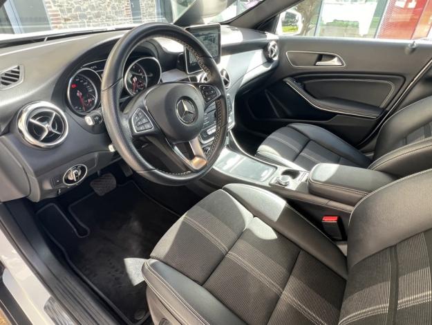 MERCEDES-BENZ GLA 180 Sensation Urban 