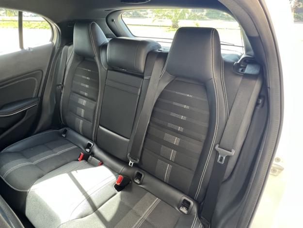 MERCEDES-BENZ GLA 180 Sensation Urban 