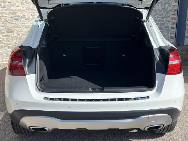 MERCEDES-BENZ GLA 180 Sensation Urban 