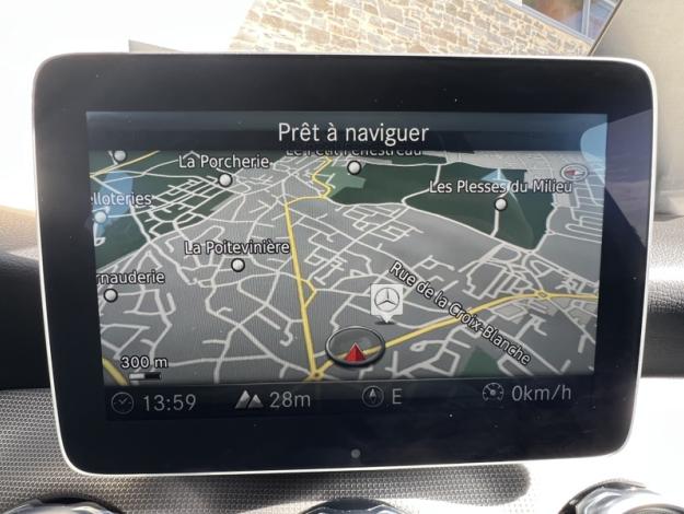 MERCEDES-BENZ GLA 180 Sensation Urban 