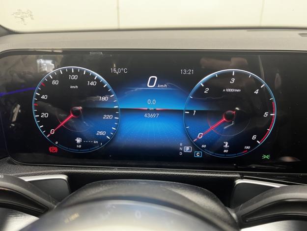 MERCEDES-BENZ GLB 200 d AMG Line  