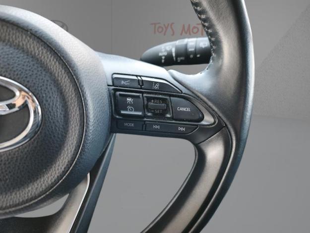TOYOTA Yaris 1.5 HYBRID 116H DESIGN   
