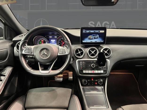 MERCEDES-BENZ A 180 AMG Line  
