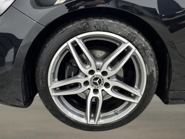 MERCEDES-BENZ A 180 AMG Line  