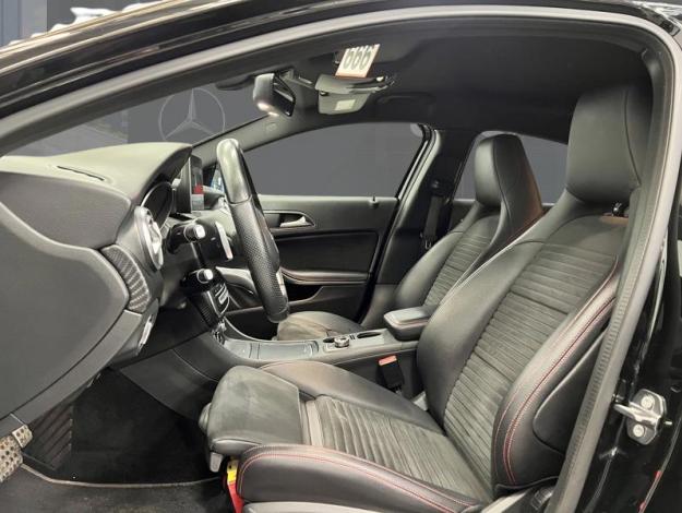 MERCEDES-BENZ A 180 AMG Line  