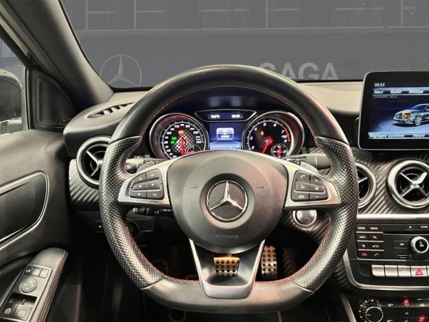 MERCEDES-BENZ A 180 AMG Line  