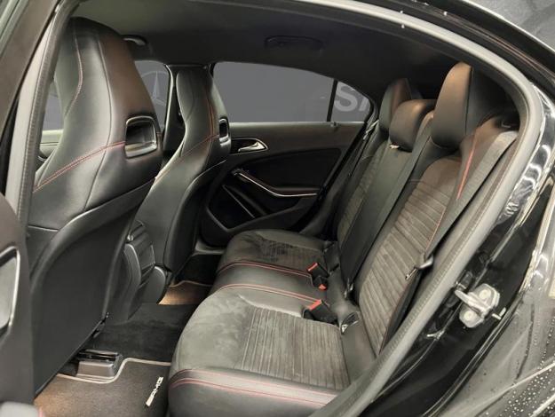 MERCEDES-BENZ A 180 AMG Line  