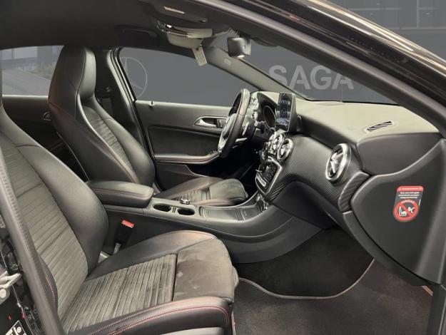 MERCEDES-BENZ A 180 AMG Line  