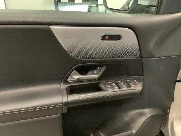 MERCEDES-BENZ GLB 180 d Luxury Line  