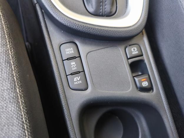 TOYOTA Yaris Cross Hybrid 2WD Design   