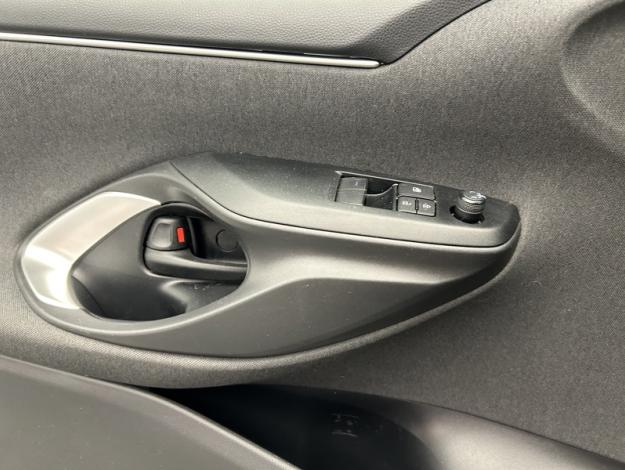 TOYOTA Yaris 70 VVT-i Dynamic  