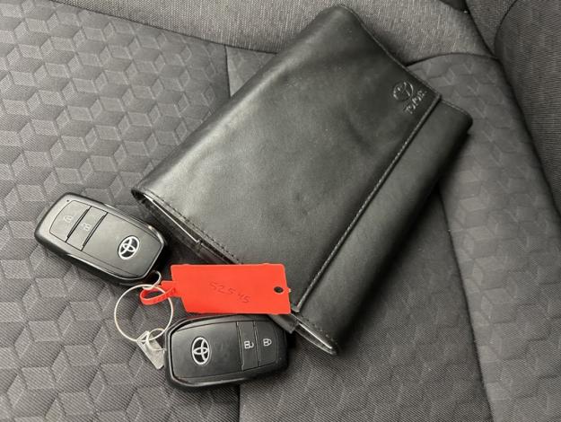 TOYOTA Yaris 116h Design  