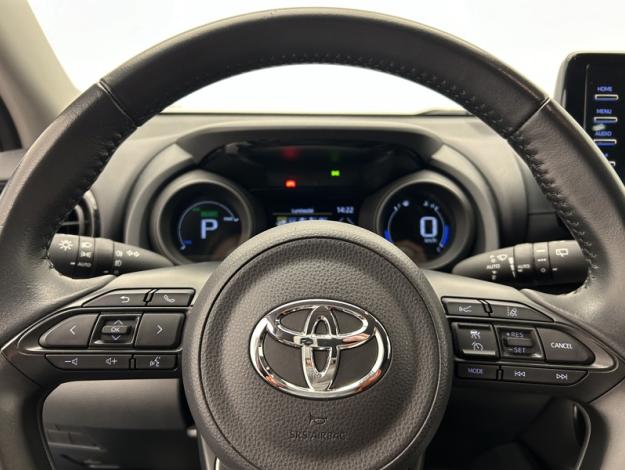 TOYOTA Yaris 116h Design  