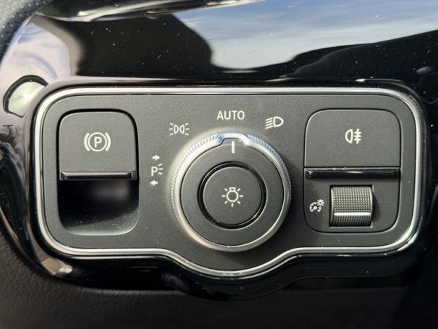 MERCEDES-BENZ A 180 d AMG Pack Night Facelift  